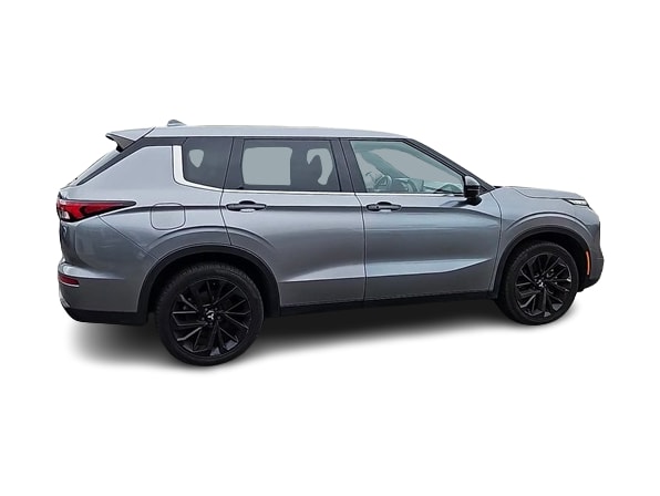 Thumbnail: 2023 Mitsubishi Outlander - 24