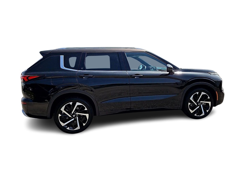 Thumbnail: 2023 Mitsubishi Outlander - 24