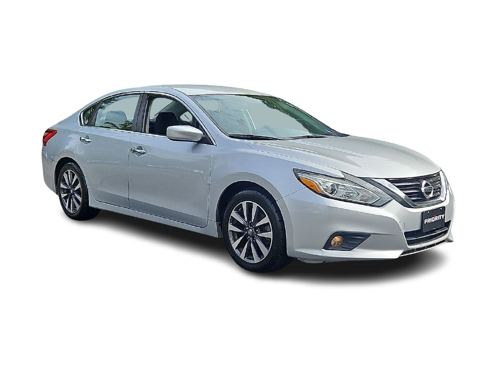 Thumbnail: 2017 Nissan Altima - 18