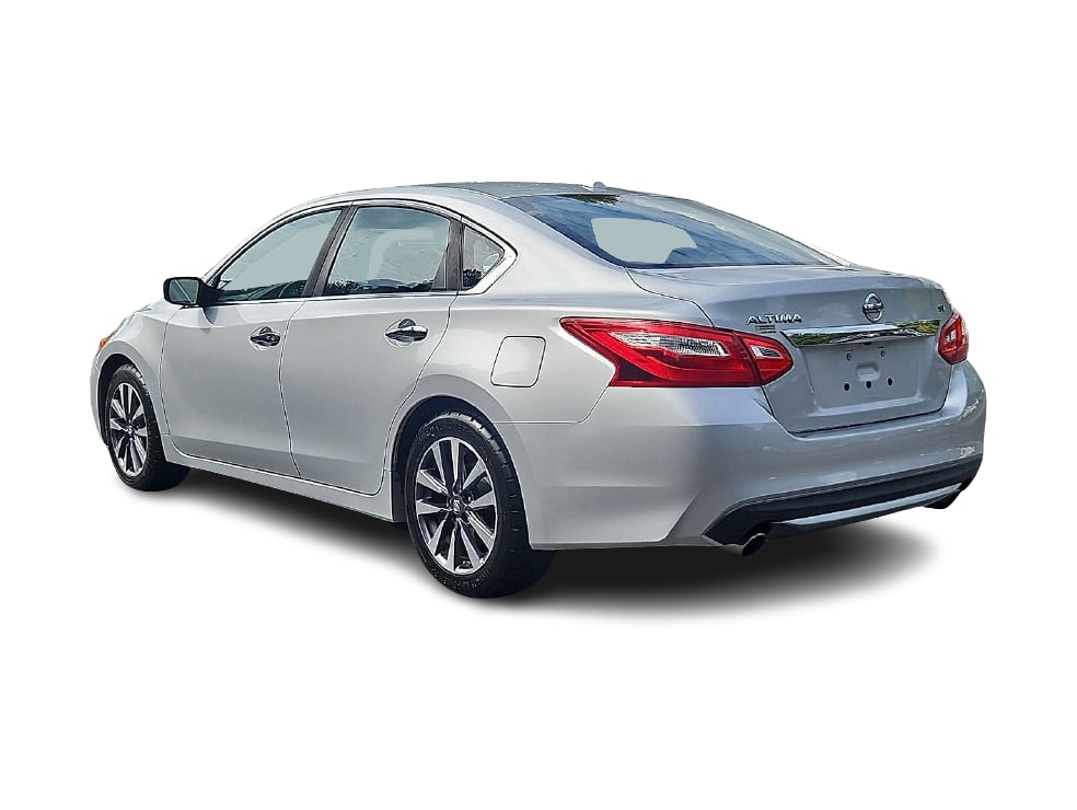 Thumbnail: 2017 Nissan Altima - 4