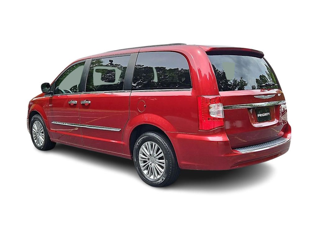 Thumbnail: 2013 Chrysler Town & Country - 4