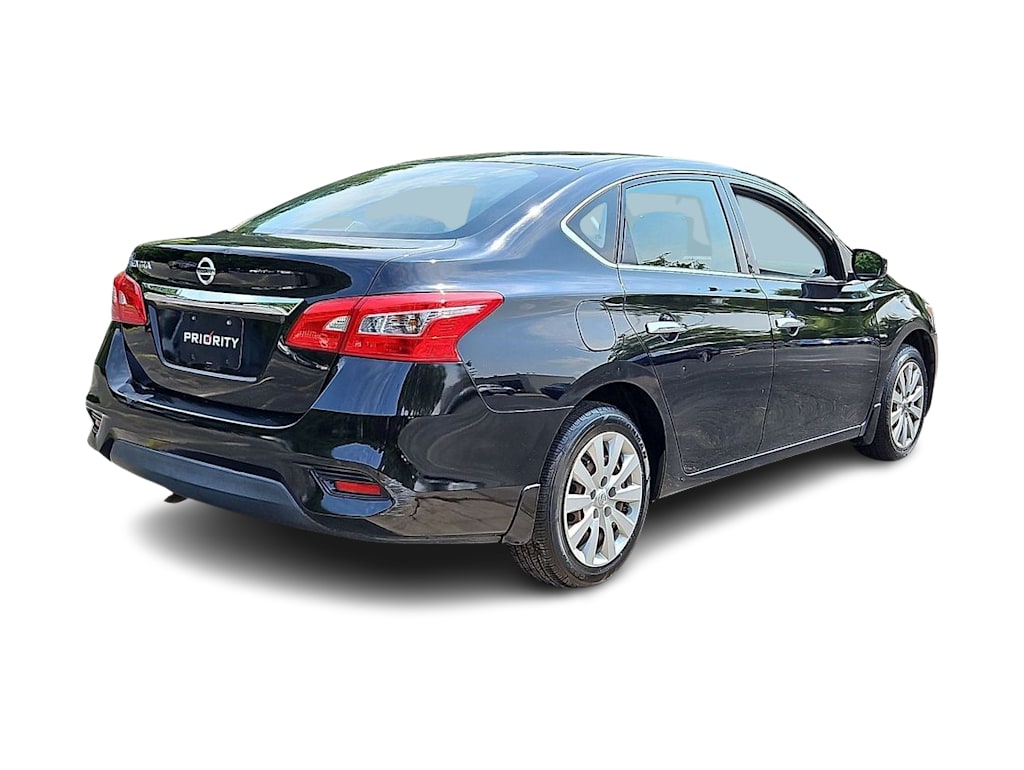 Thumbnail: 2016 Nissan Sentra - 18