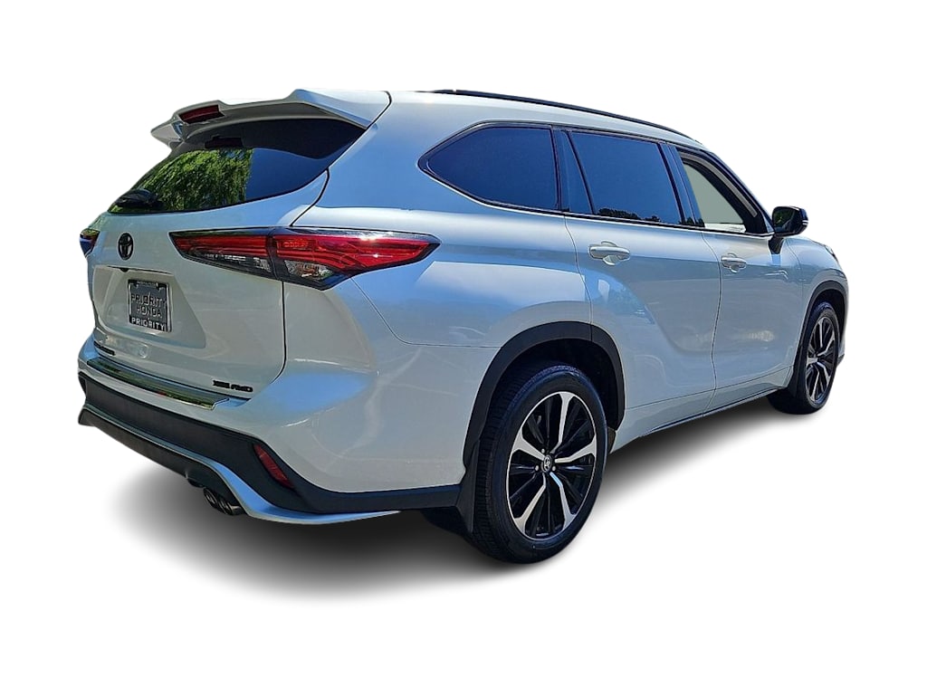 Thumbnail: 2022 Toyota Highlander - 18
