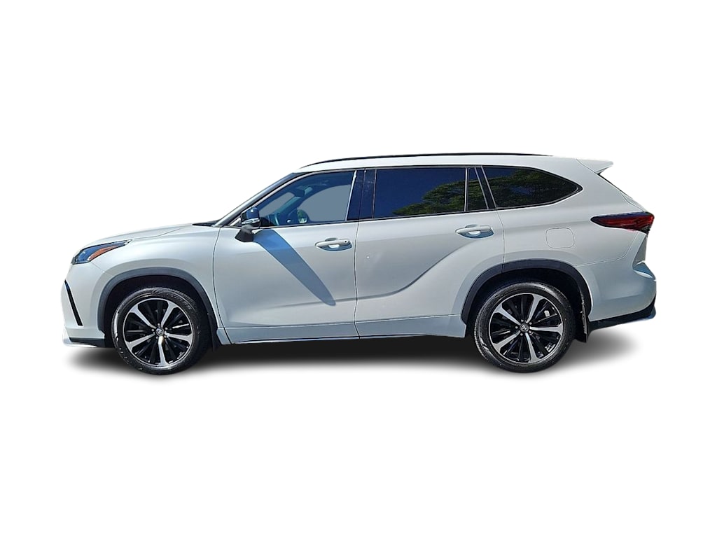 Thumbnail: 2022 Toyota Highlander - 3