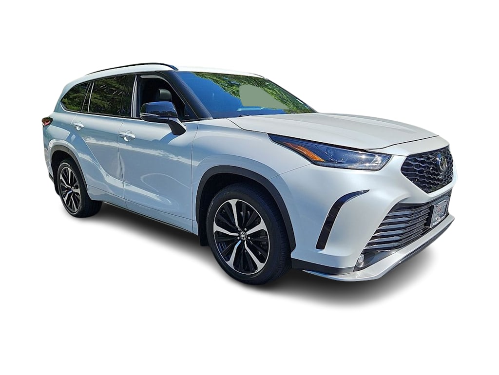 Thumbnail: 2022 Toyota Highlander - 17