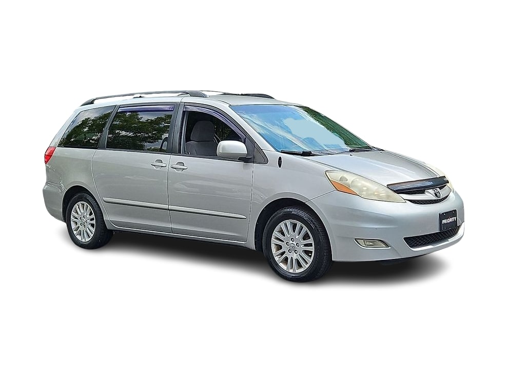 Thumbnail: 2010 Toyota Sienna - 19