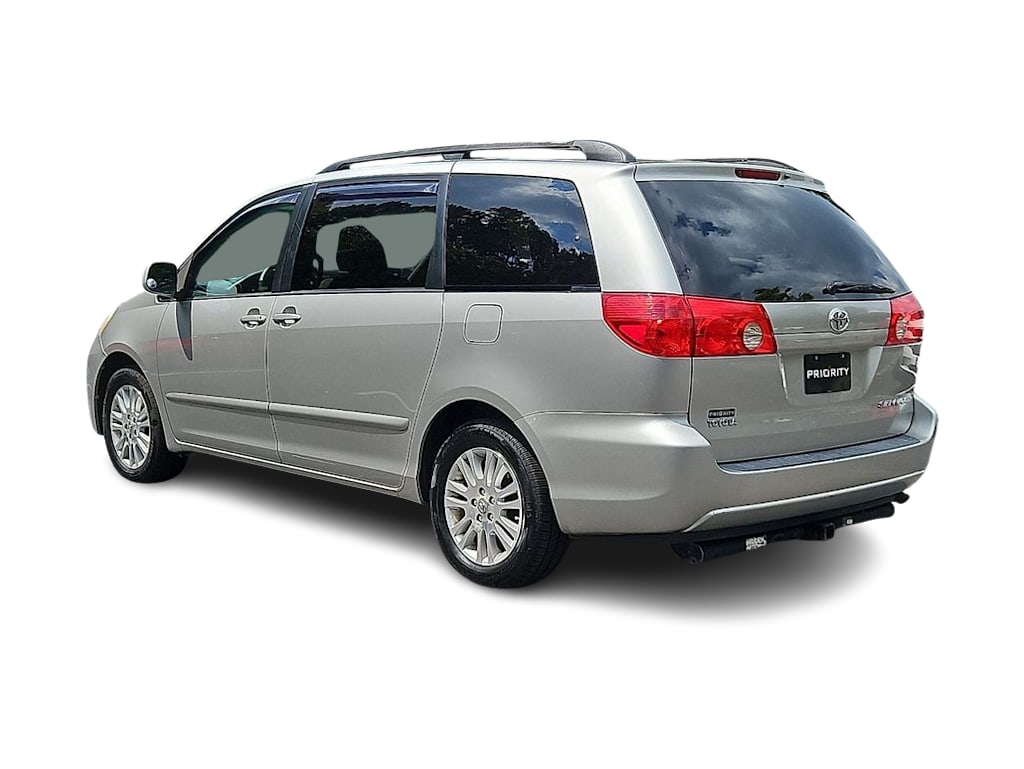 Thumbnail: 2010 Toyota Sienna - 4