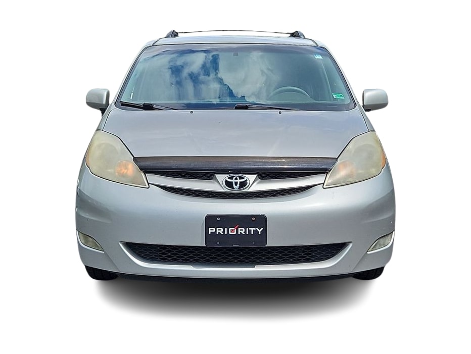Thumbnail: 2010 Toyota Sienna - 6