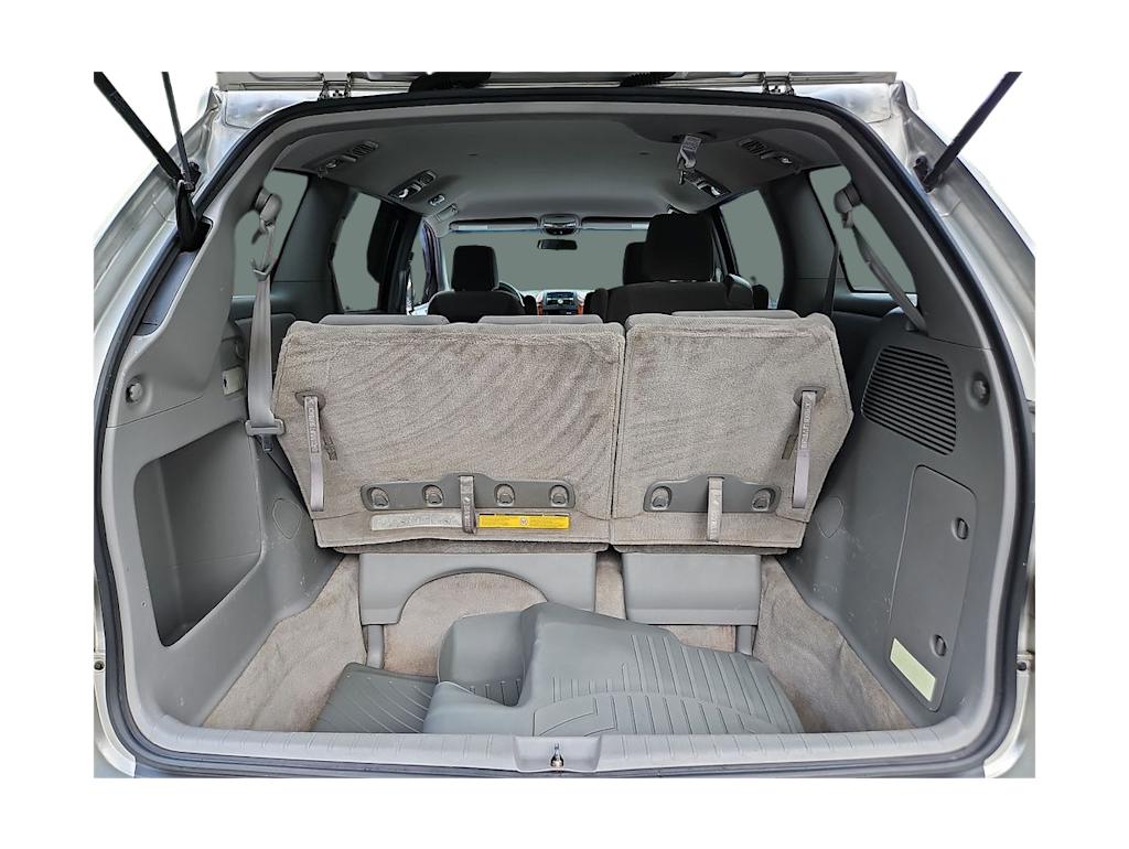 Thumbnail: 2010 Toyota Sienna - 17