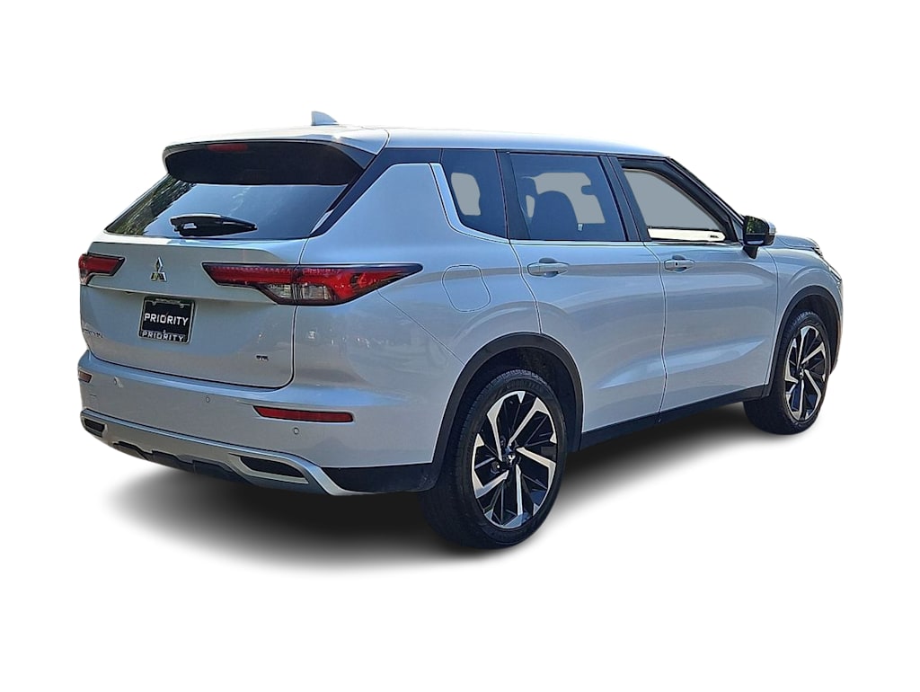 Thumbnail: 2024 Mitsubishi Outlander - 16