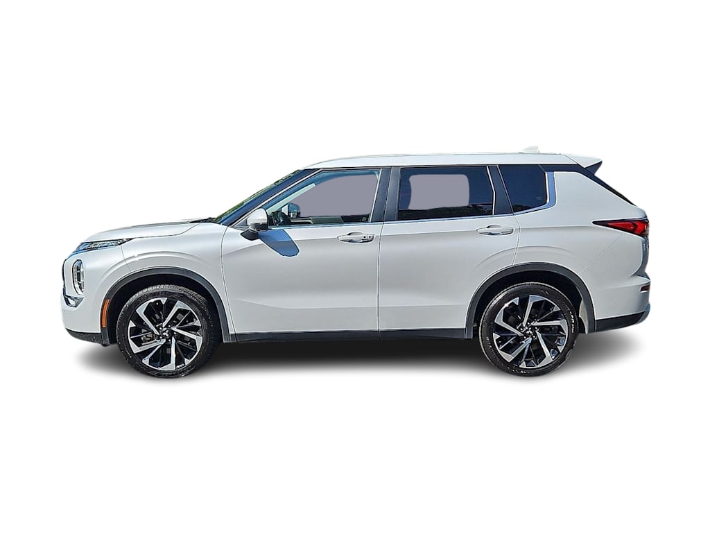 Thumbnail: 2024 Mitsubishi Outlander - 3