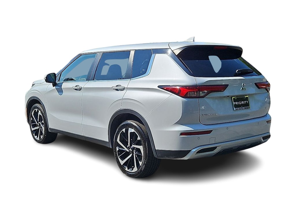 Thumbnail: 2024 Mitsubishi Outlander - 4