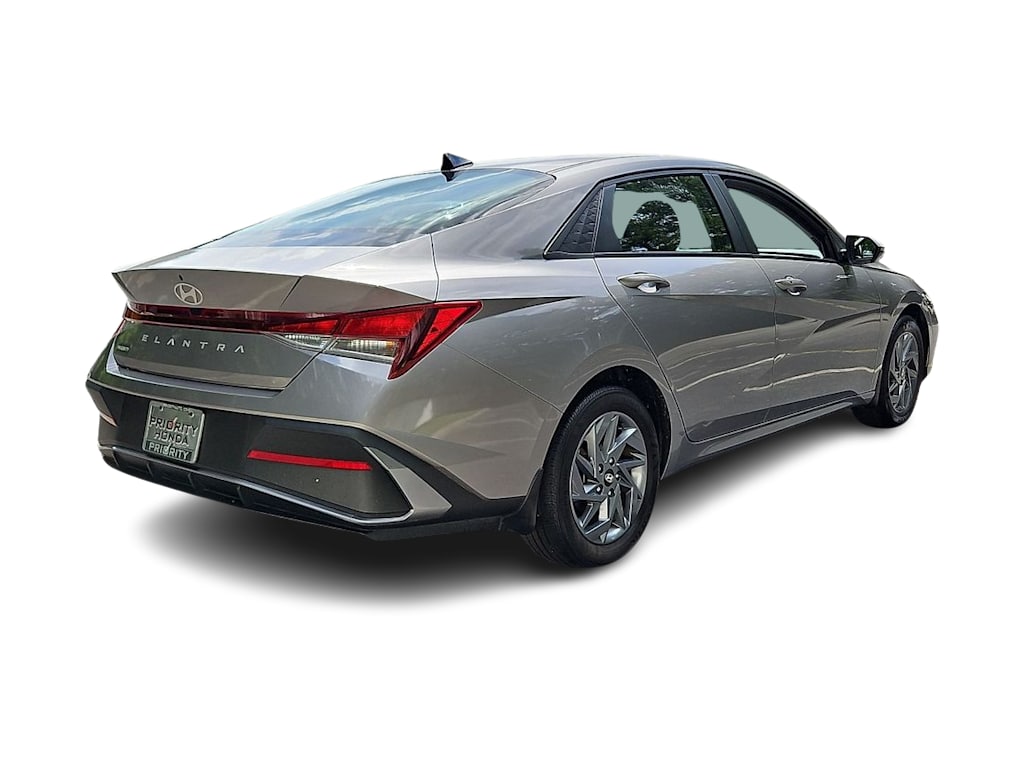 Thumbnail: 2024 Hyundai Elantra - 18