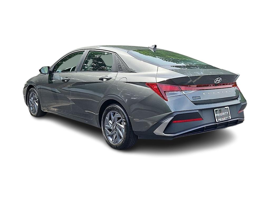 Thumbnail: 2024 Hyundai Elantra - 4