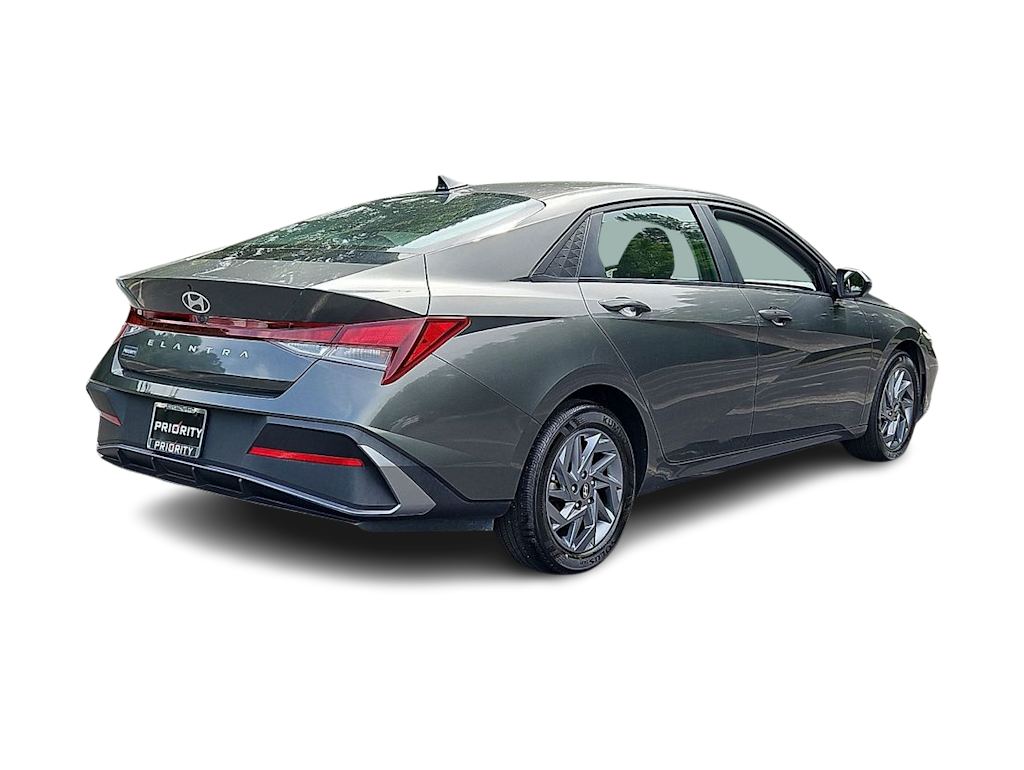 Thumbnail: 2024 Hyundai Elantra - 18