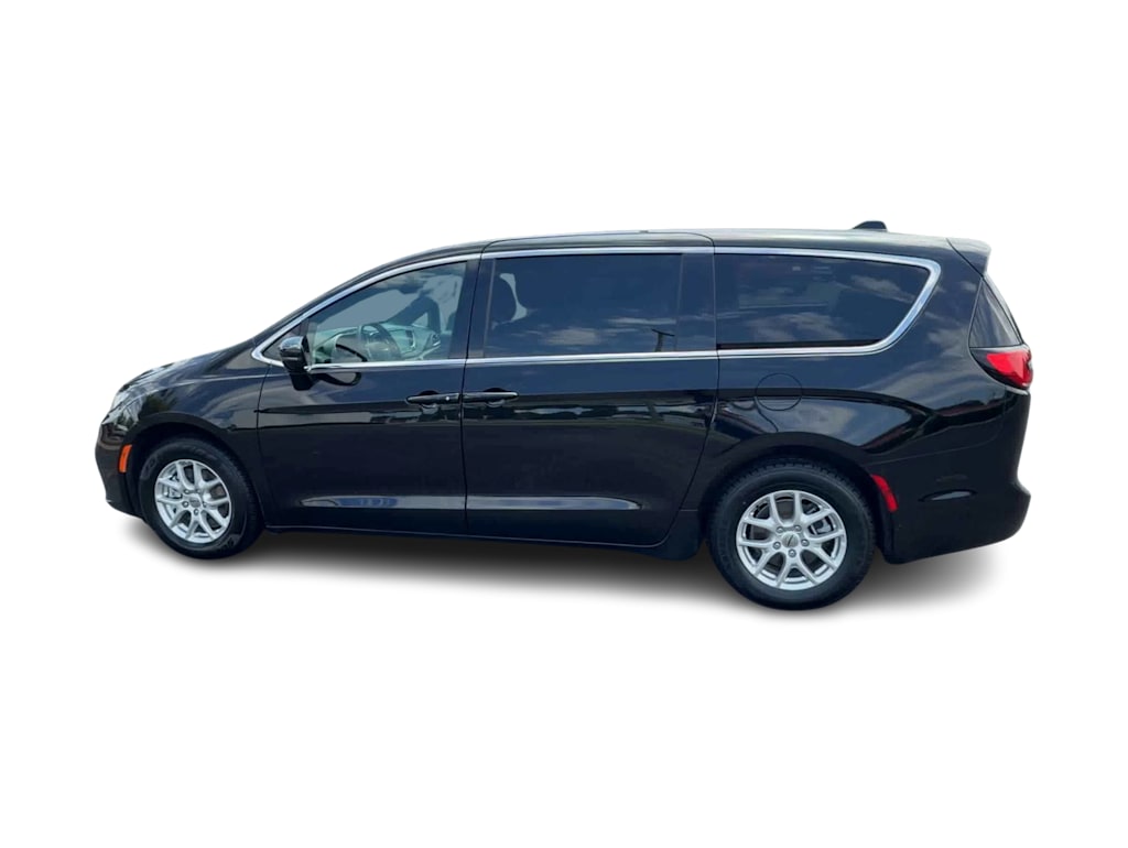 Thumbnail: 2025 Chrysler Pacifica - 3