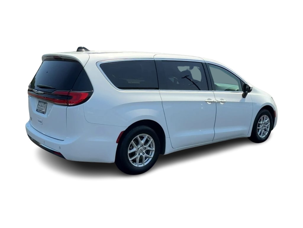 Thumbnail: 2023 Chrysler Pacifica - 18