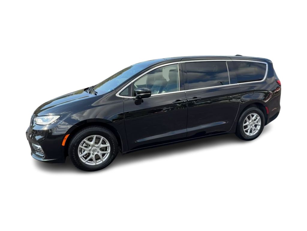 Thumbnail: 2025 Chrysler Pacifica - 3