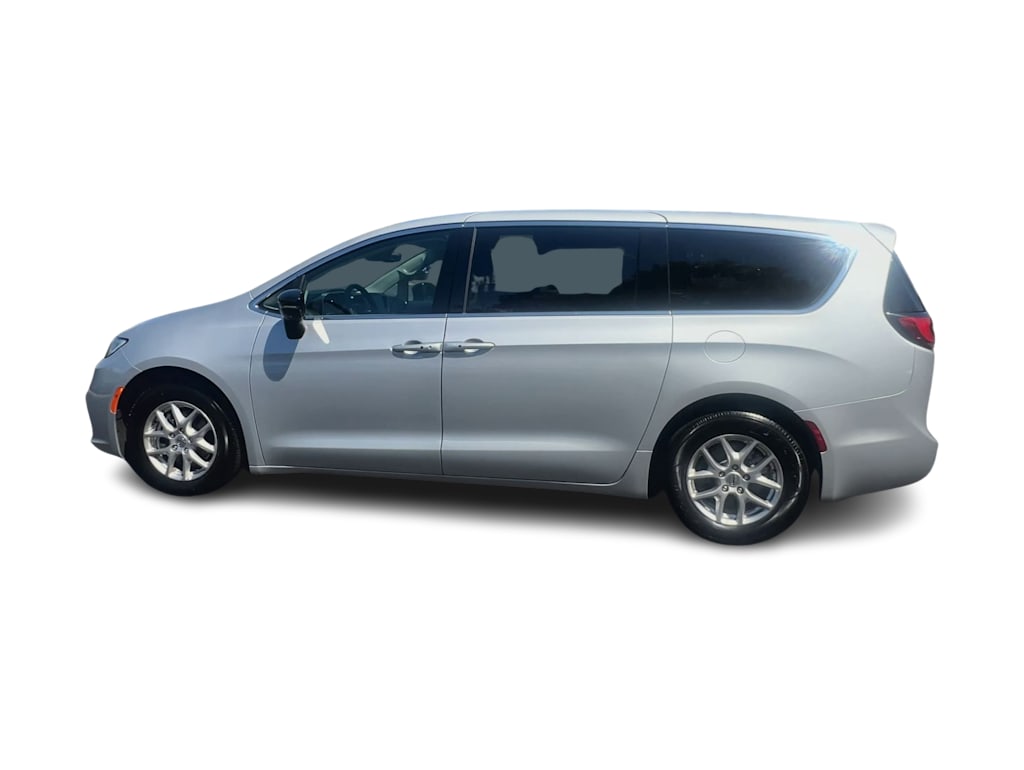 Thumbnail: 2024 Chrysler Pacifica - 16