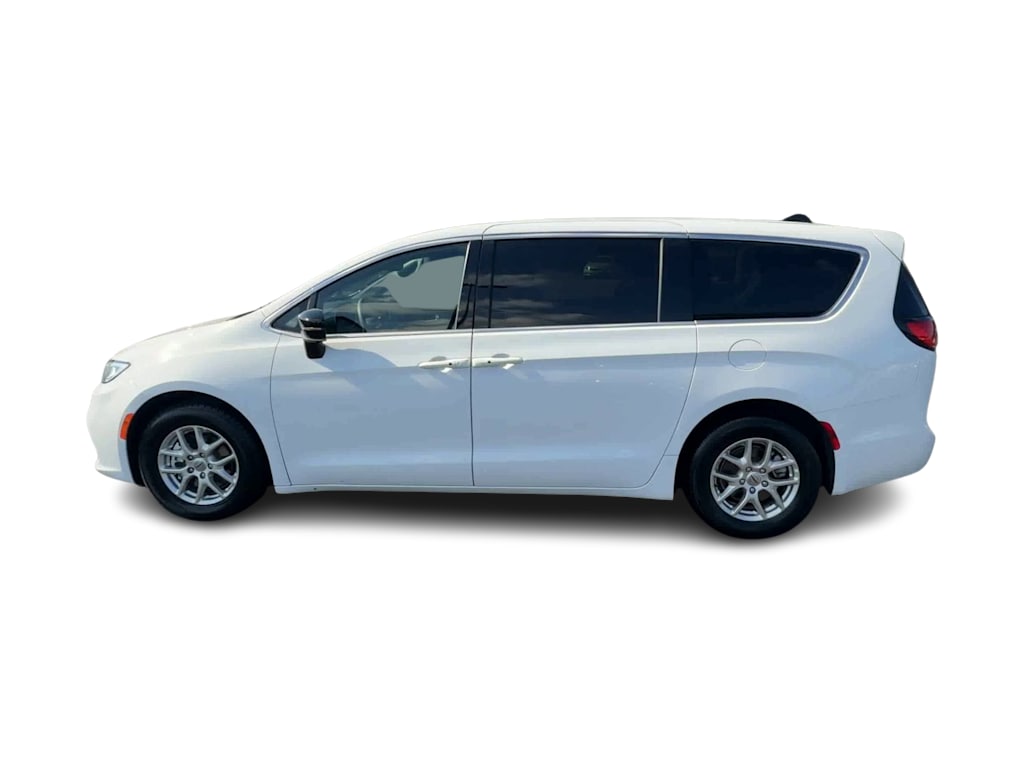 Thumbnail: 2025 Chrysler Pacifica - 3