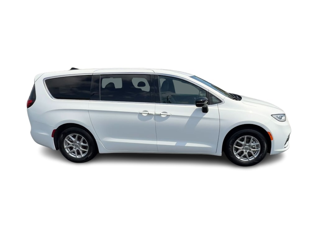 Thumbnail: 2025 Chrysler Pacifica - 18