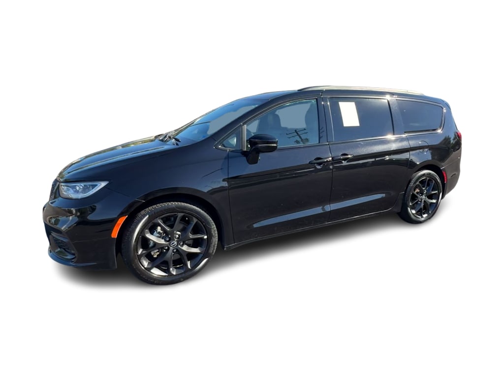 Thumbnail: 2026 Chrysler Pacifica - 3