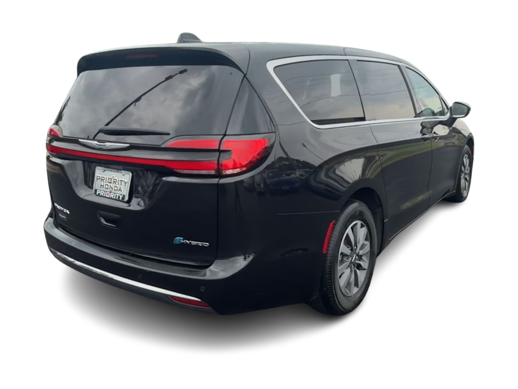 Thumbnail: 2023 Chrysler Pacifica - 18