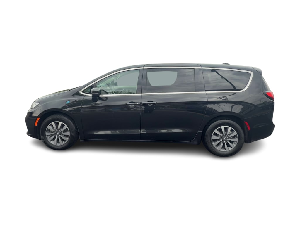 Thumbnail: 2023 Chrysler Pacifica - 3