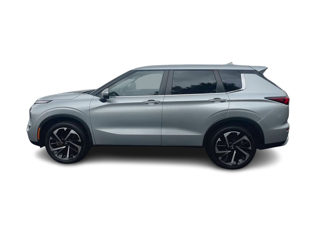 Thumbnail: 2022 Mitsubishi Outlander - 3
