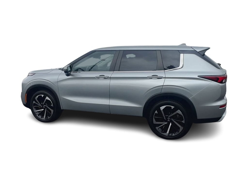 Thumbnail: 2022 Mitsubishi Outlander - 18
