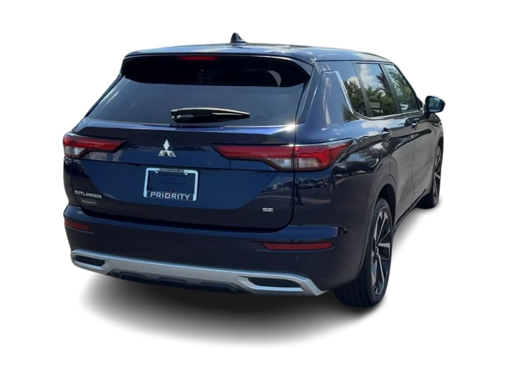 Thumbnail: 2024 Mitsubishi Outlander - 18