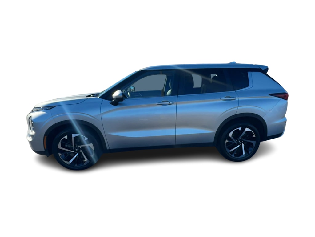 Thumbnail: 2024 Mitsubishi Outlander - 3