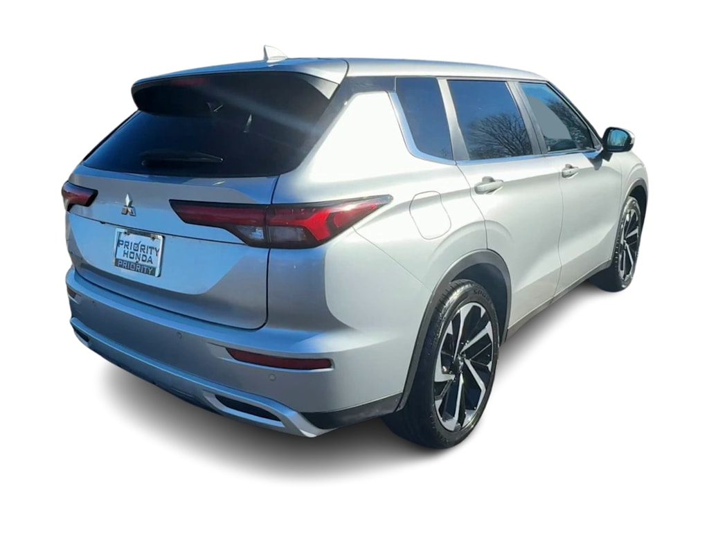 Thumbnail: 2024 Mitsubishi Outlander - 17