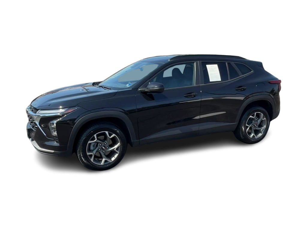 Thumbnail: 2025 Chevrolet Trax - 3