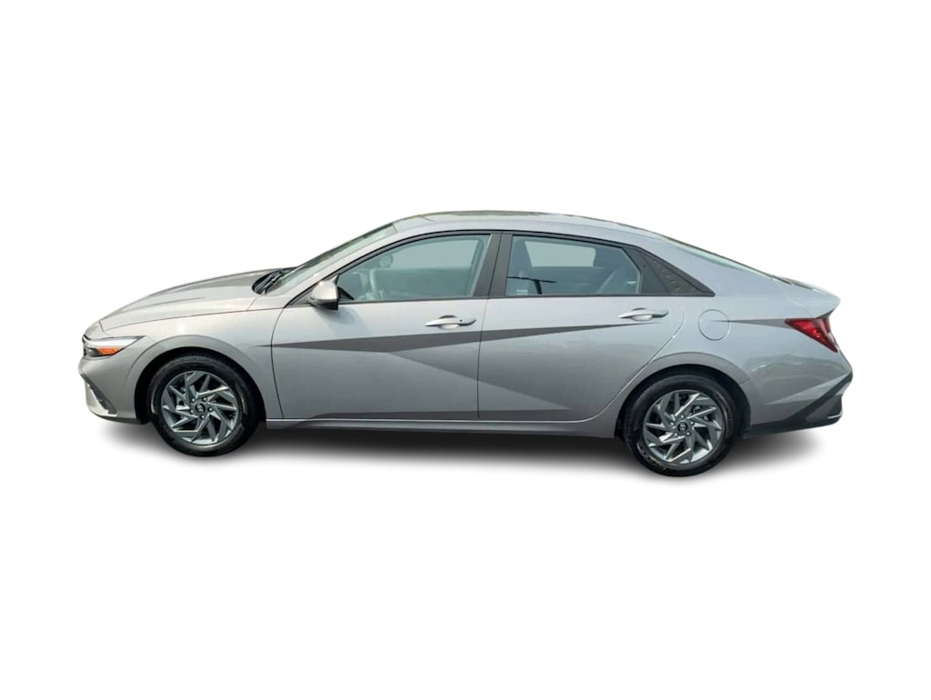 Thumbnail: 2024 Hyundai Elantra - 3