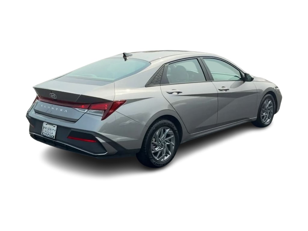 Thumbnail: 2024 Hyundai Elantra - 18