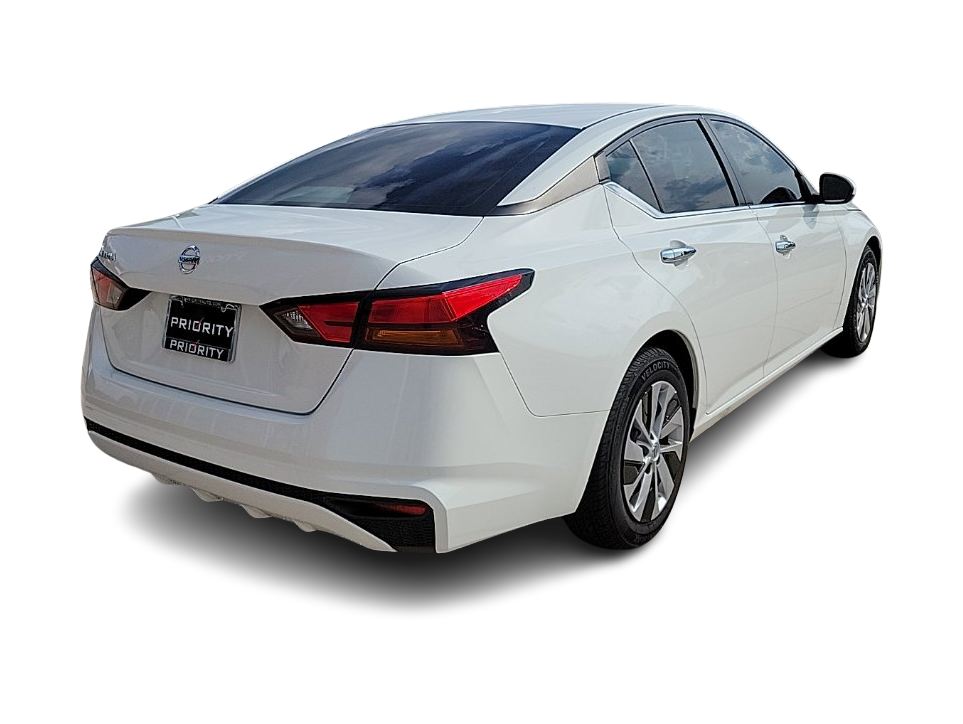 Thumbnail: 2022 Nissan Altima - 17