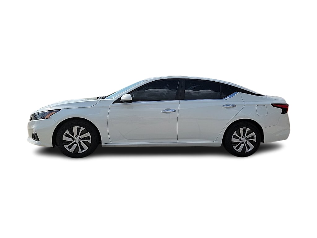 Thumbnail: 2022 Nissan Altima - 3