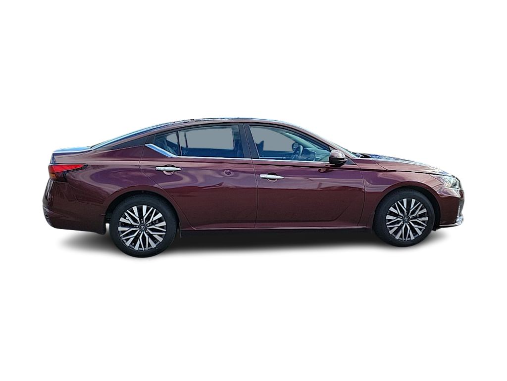Thumbnail: 2023 Nissan Altima - 16