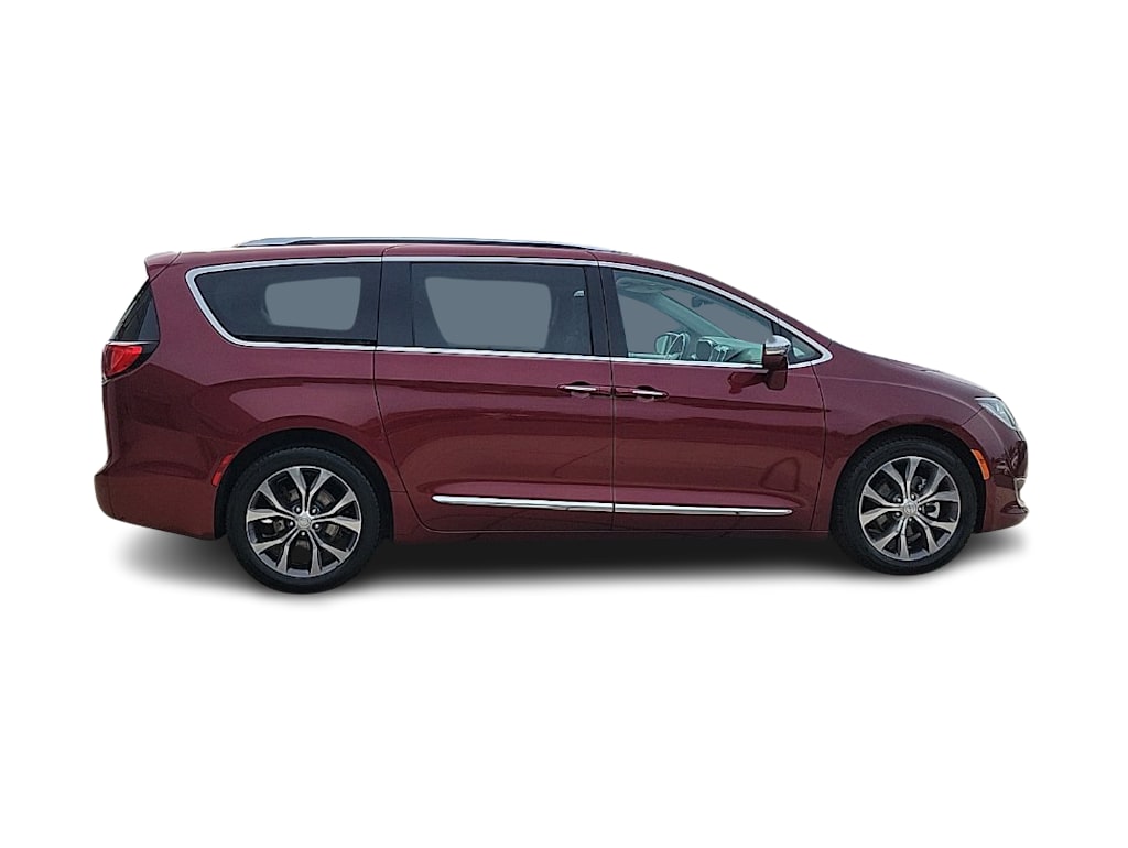 Thumbnail: 2017 Chrysler Pacifica - 18