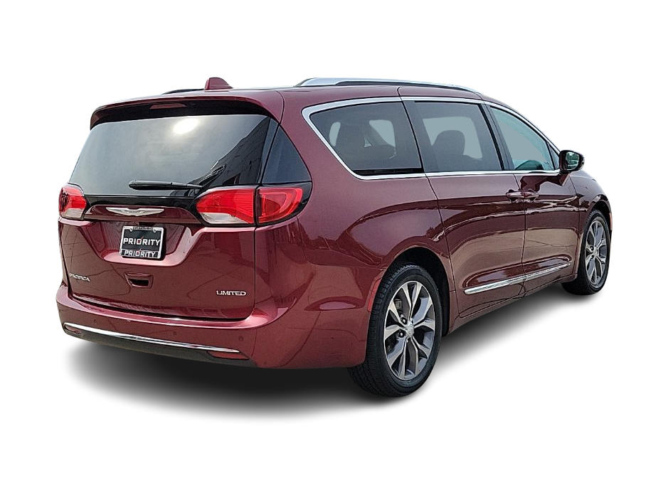 Thumbnail: 2017 Chrysler Pacifica - 17