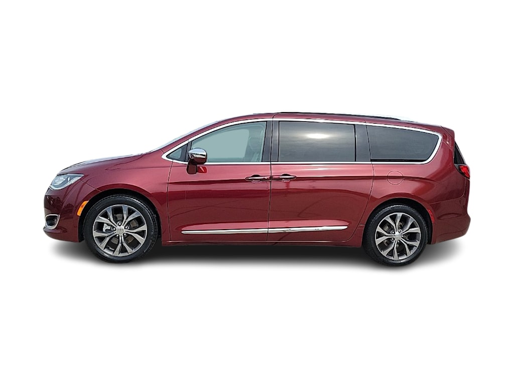 Thumbnail: 2017 Chrysler Pacifica - 3