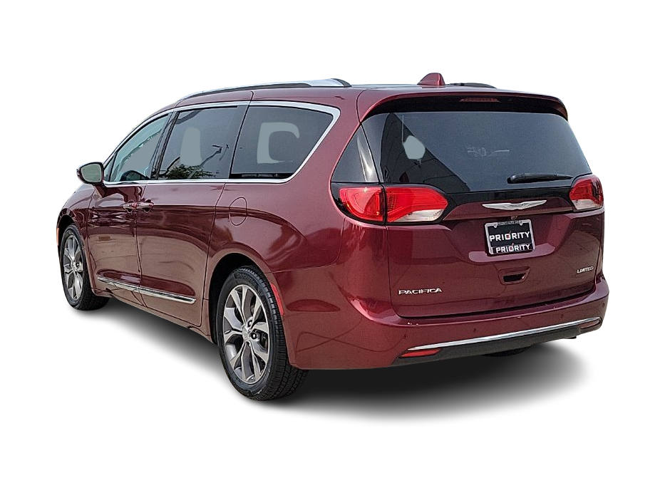Thumbnail: 2017 Chrysler Pacifica - 4
