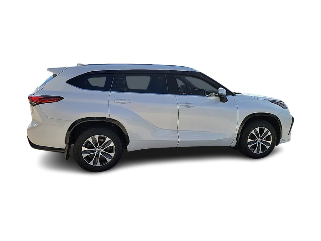 Thumbnail: 2021 Toyota Highlander - 18