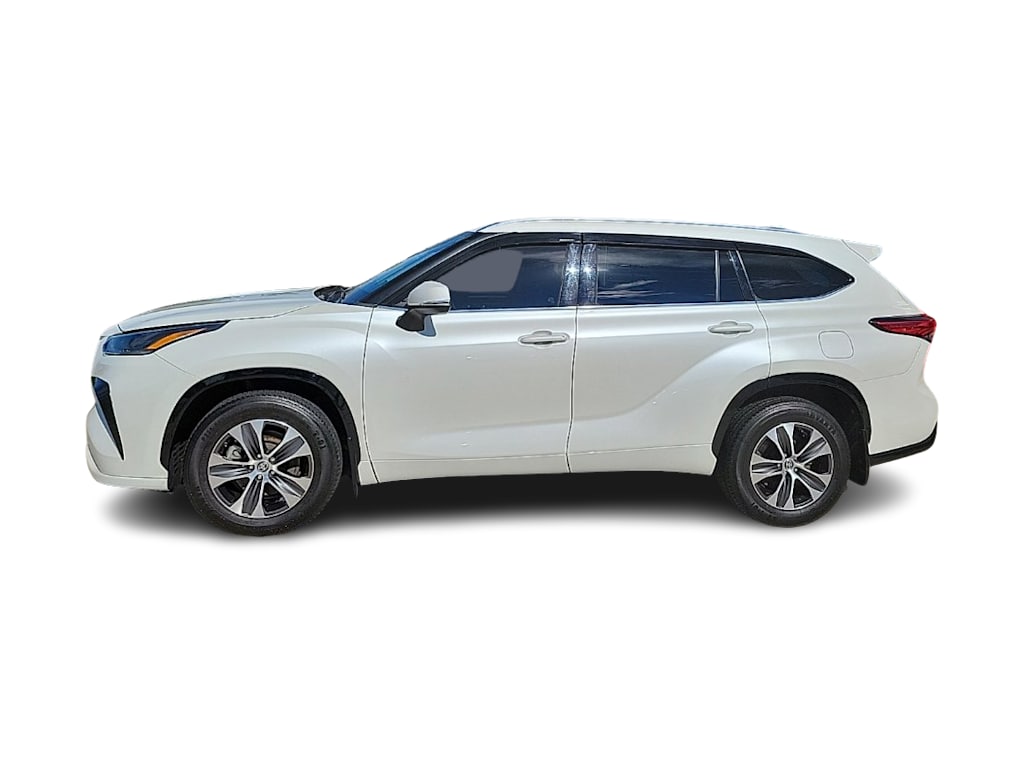 Thumbnail: 2021 Toyota Highlander - 3