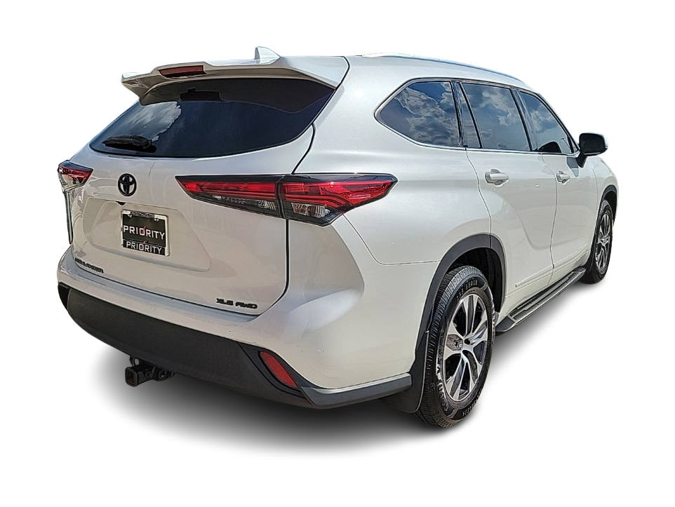 Thumbnail: 2021 Toyota Highlander - 16