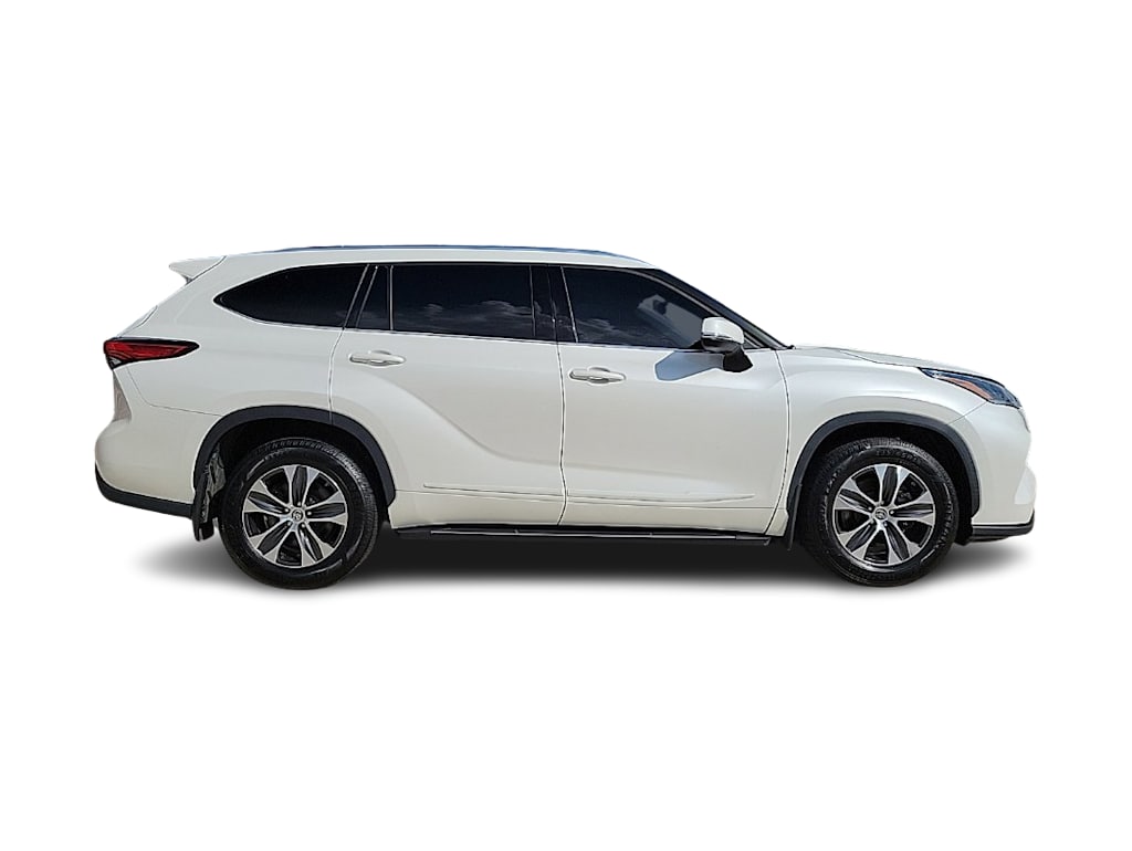 Thumbnail: 2021 Toyota Highlander - 17