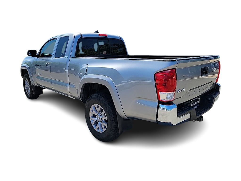 Thumbnail: 2017 Toyota Tacoma - 4
