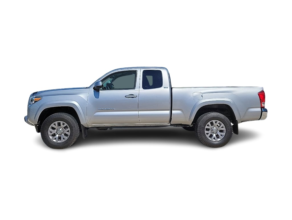 Thumbnail: 2017 Toyota Tacoma - 3