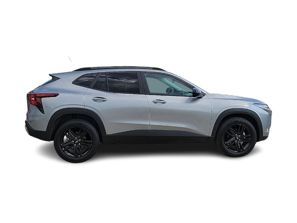 Thumbnail: 2025 Chevrolet Trax - 17